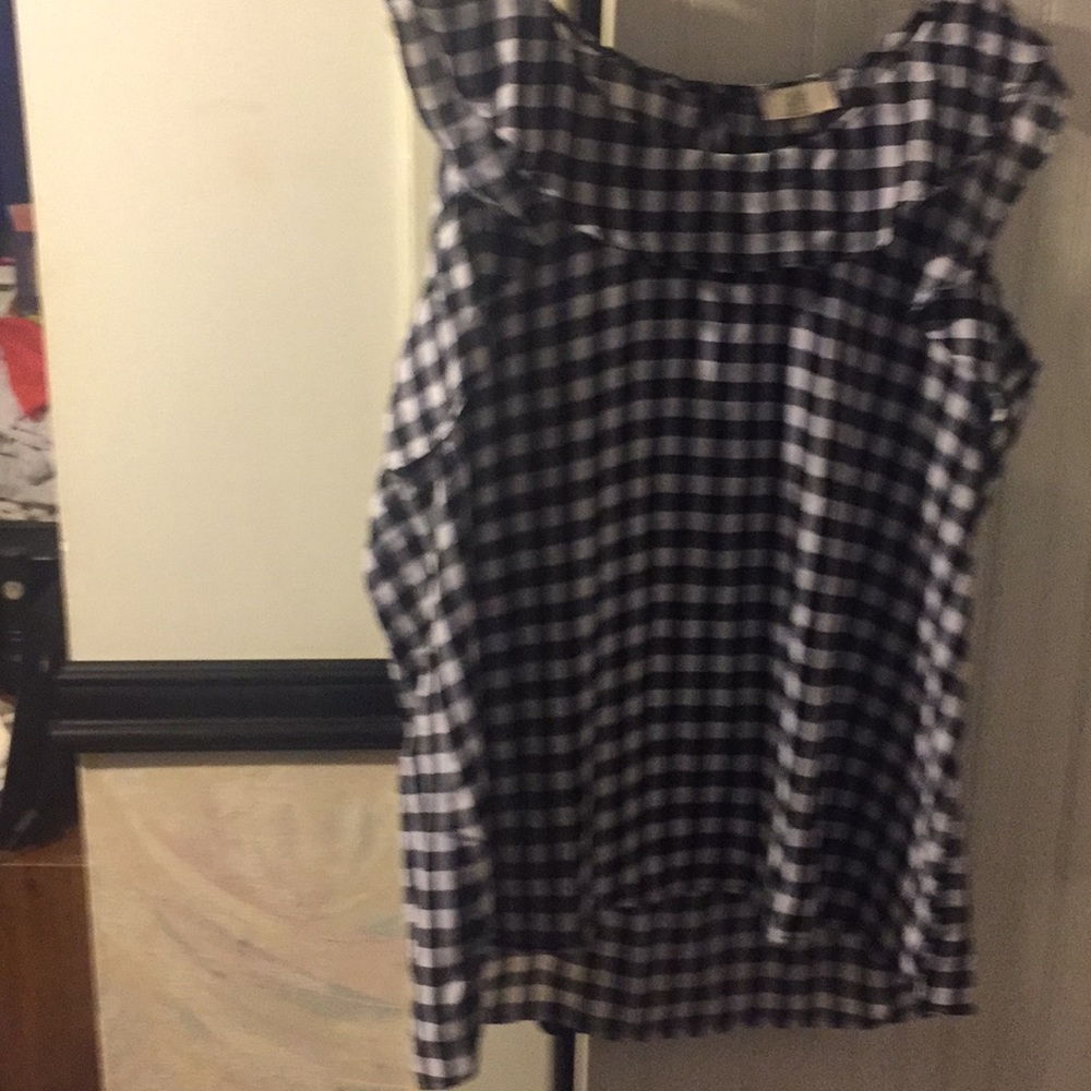Sleeveless blouse